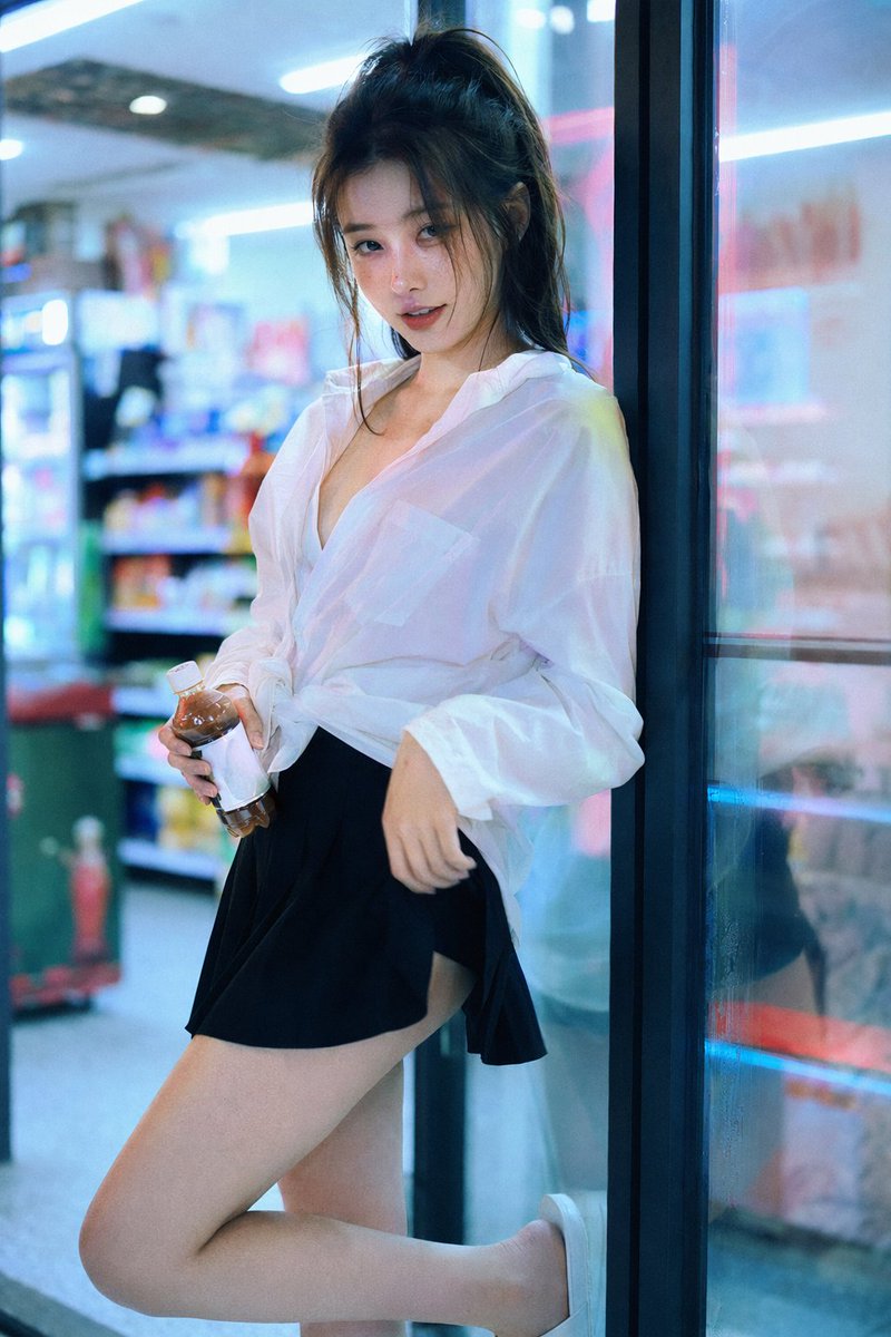 #305 심야 편의점 K-아이돌 화보 참고 이미지